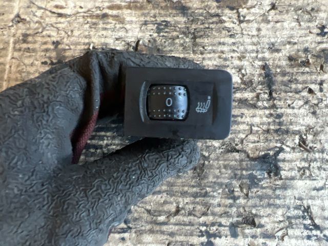 bontott VW GOLF IV Jobb első Ülésfűtés Kapcsoló