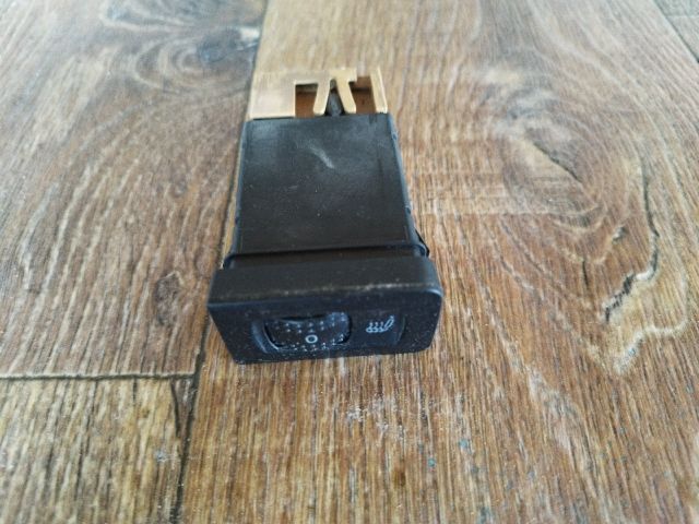 bontott VW GOLF IV Jobb első Ülésfűtés Kapcsoló