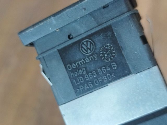 bontott VW GOLF IV Jobb első Ülésfűtés Kapcsoló