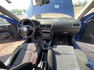 bontott VW GOLF IV Jobb első Zsanér