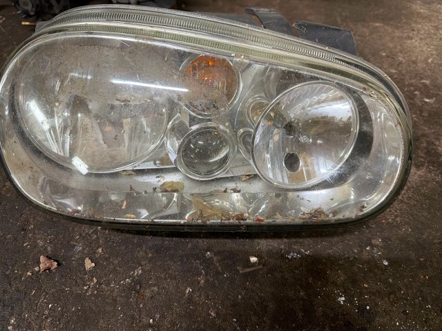bontott VW GOLF IV Jobb Fényszóró