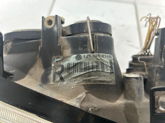 bontott VW GOLF IV Jobb Fényszóró