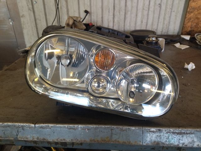 bontott VW GOLF IV Jobb Fényszóró