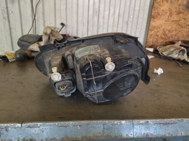 bontott VW GOLF IV Jobb Fényszóró