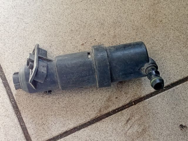 bontott VW GOLF IV Jobb Fényszórómosó Fúvóka