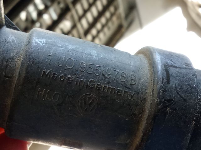 bontott VW GOLF IV Jobb Fényszórómosó Fúvóka