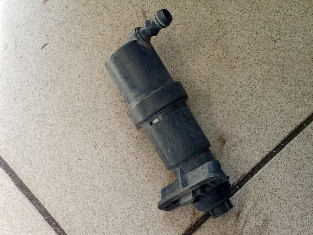 bontott VW GOLF IV Jobb Fényszórómosó Fúvóka