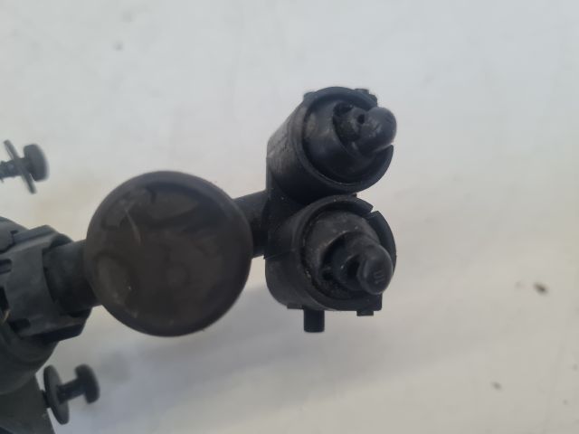 bontott VW GOLF IV Jobb Fényszórómosó Fúvóka