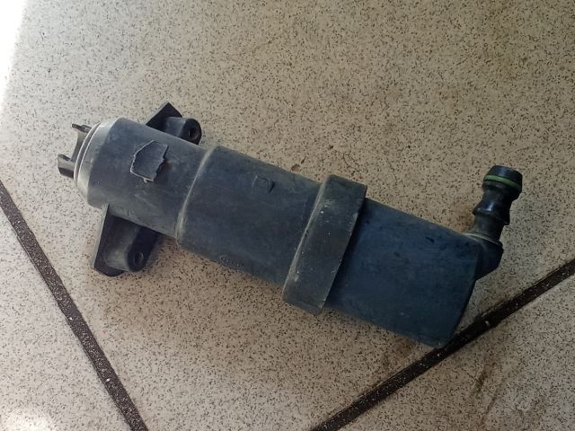 bontott VW GOLF IV Jobb Fényszórómosó Fúvóka