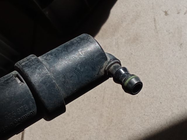 bontott VW GOLF IV Jobb Fényszórómosó Fúvóka