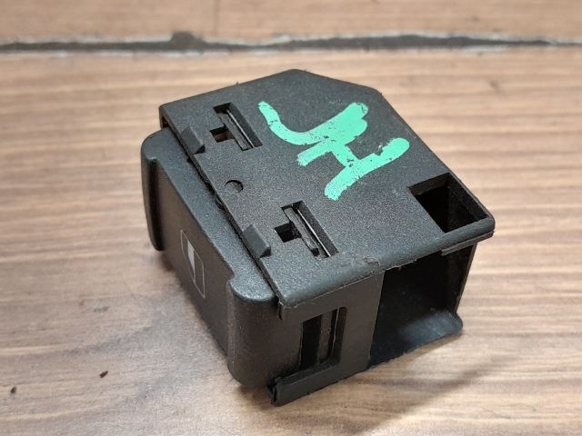 bontott VW GOLF IV Jobb hátsó Ablakemelő Kapcsoló