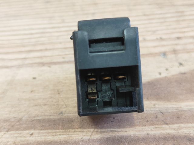 bontott VW GOLF IV Jobb hátsó Ablakemelő Kapcsoló