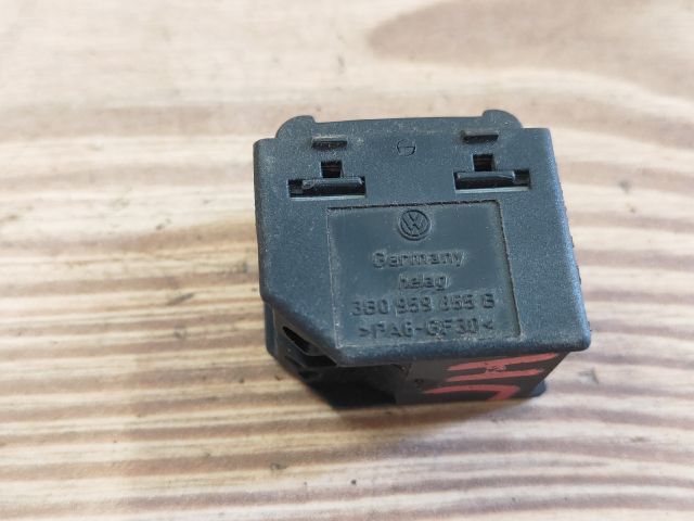 bontott VW GOLF IV Jobb hátsó Ablakemelő Kapcsoló