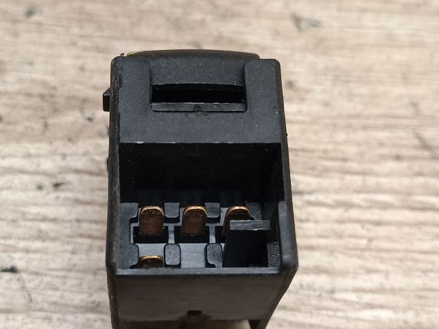 bontott VW GOLF IV Jobb hátsó Ablakemelő Kapcsoló