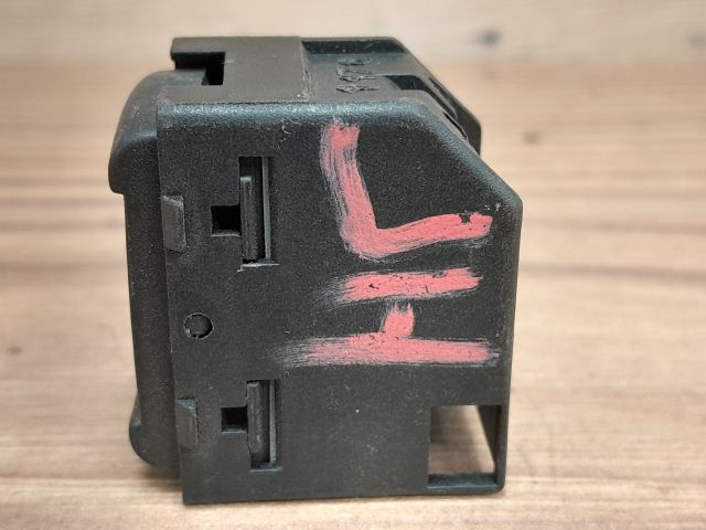 bontott VW GOLF IV Jobb hátsó Ablakemelő Kapcsoló