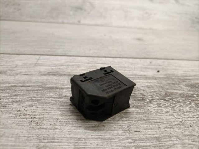 bontott VW GOLF IV Jobb hátsó Ablakemelő Kapcsoló