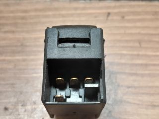 bontott VW GOLF IV Jobb hátsó Ablakemelő Kapcsoló