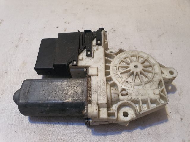 bontott VW GOLF IV Jobb hátsó Ablakemelő Motor