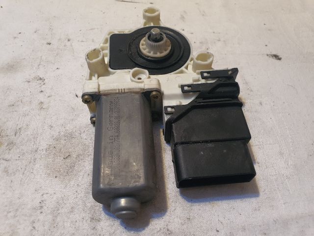 bontott VW GOLF IV Jobb hátsó Ablakemelő Motor