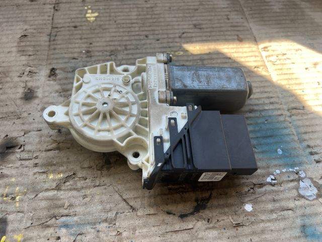 bontott VW GOLF IV Jobb hátsó Ablakemelő Motor