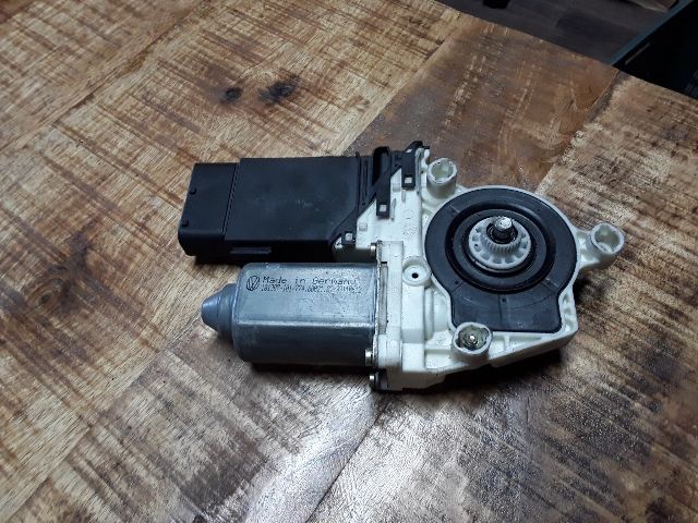 bontott VW GOLF IV Jobb hátsó Ablakemelő Motor