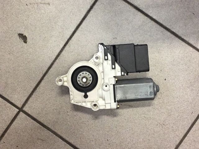 bontott VW GOLF IV Jobb hátsó Ablakemelő Motor