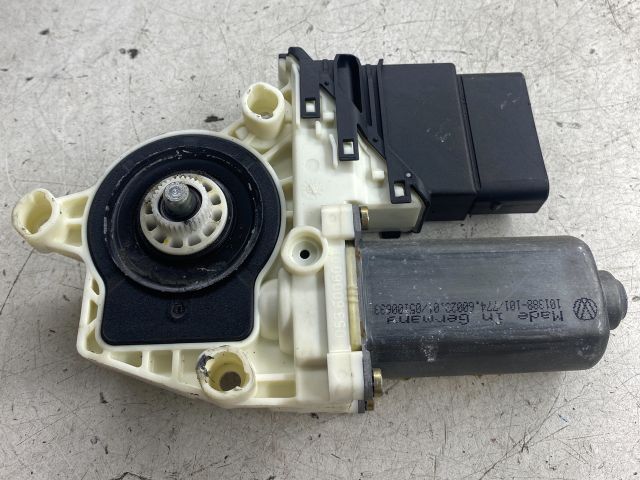 bontott VW GOLF IV Jobb hátsó Ablakemelő Motor