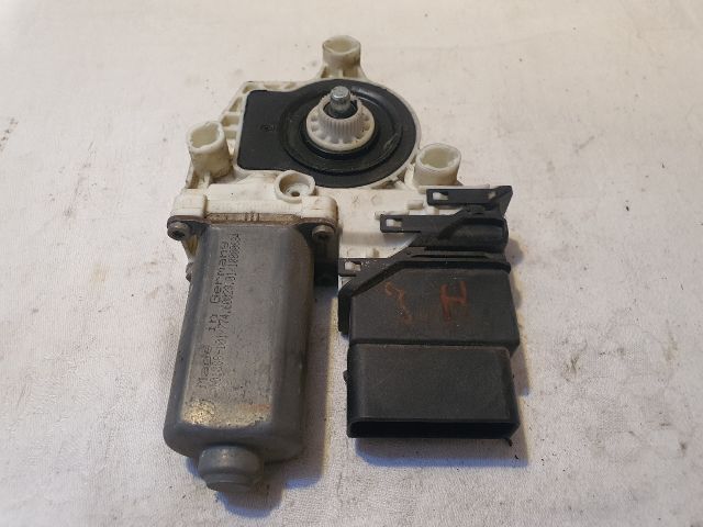 bontott VW GOLF IV Jobb hátsó Ablakemelő Motor
