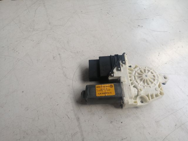 bontott VW GOLF IV Jobb hátsó Ablakemelő Motor