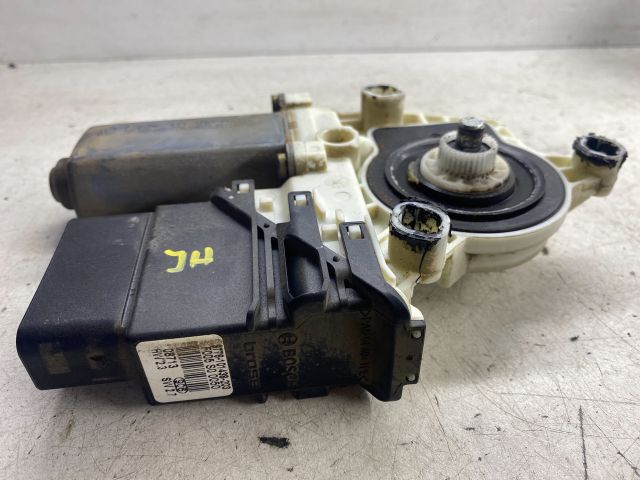 bontott VW GOLF IV Jobb hátsó Ablakemelő Motor