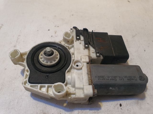 bontott VW GOLF IV Jobb hátsó Ablakemelő Motor