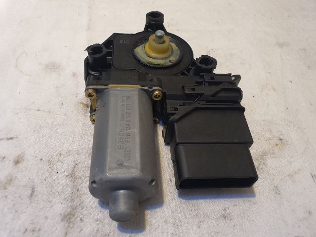 bontott VW GOLF IV Jobb hátsó Ablakemelő Motor