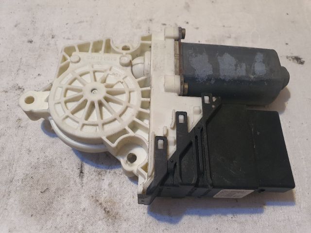 bontott VW GOLF IV Jobb hátsó Ablakemelő Motor