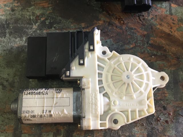 bontott VW GOLF IV Jobb hátsó Ablakemelő Motor