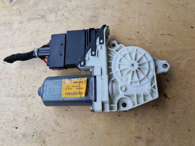 bontott VW GOLF IV Jobb hátsó Ablakemelő Motor