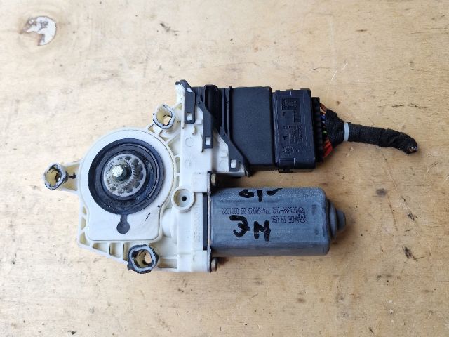 bontott VW GOLF IV Jobb hátsó Ablakemelő Motor