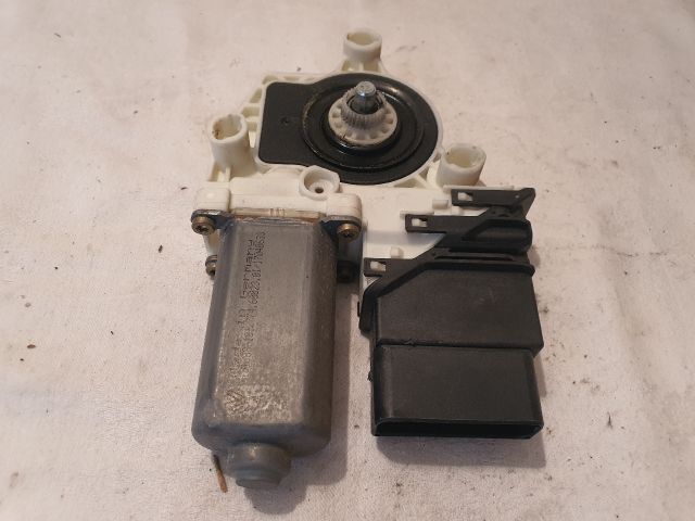 bontott VW GOLF IV Jobb hátsó Ablakemelő Motor