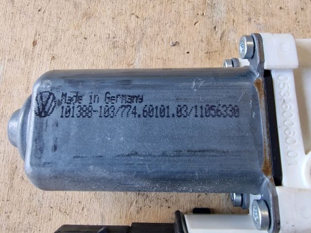 bontott VW GOLF IV Jobb hátsó Ablakemelő Motor