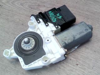 bontott VW GOLF IV Jobb hátsó Ablakemelő Motor