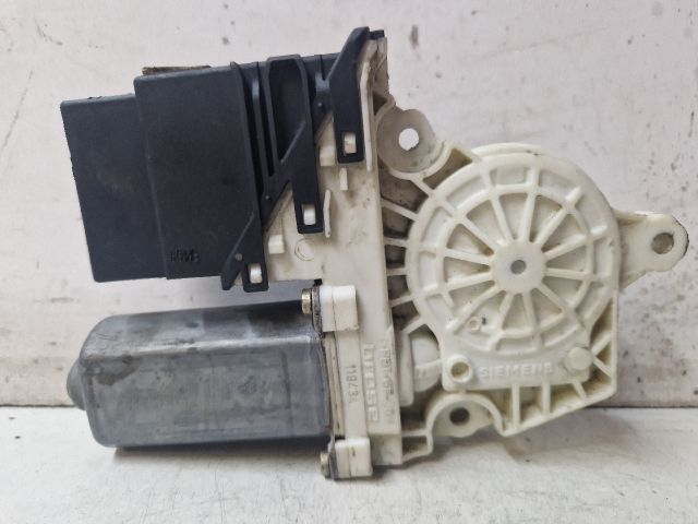 bontott VW GOLF IV Jobb hátsó Ablakemelő Motor