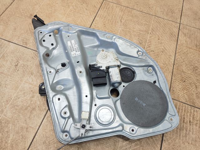 bontott VW GOLF IV Jobb hátsó Ablakemelő Szerkezet (Elektromos)