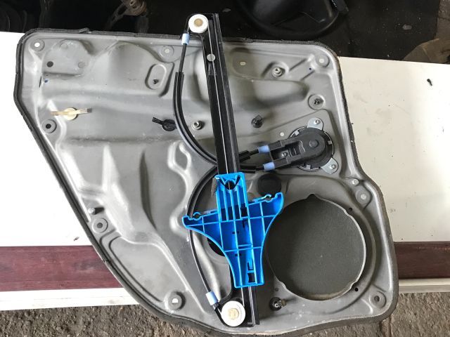 bontott VW GOLF IV Jobb hátsó Ablakemelő Szerkezet (Mechanikus)