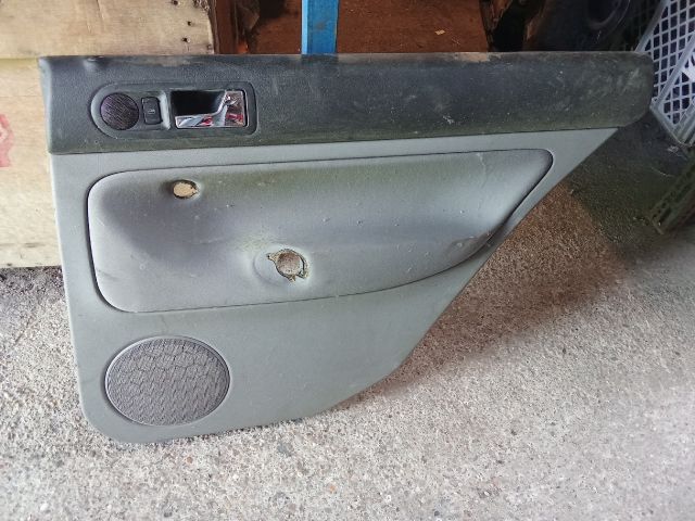 bontott VW GOLF IV Jobb hátsó Ajtó Kárpit