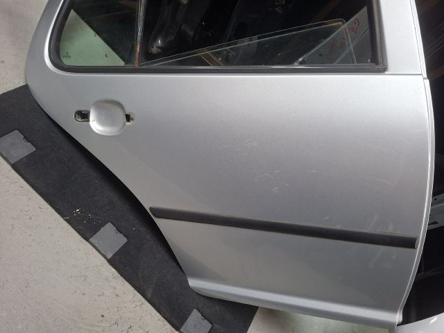 bontott VW GOLF IV Jobb hátsó Ajtó (Üres lemez)