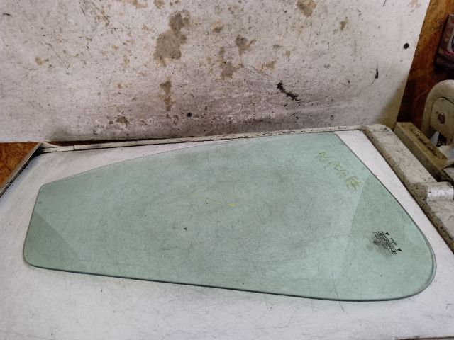 bontott VW GOLF IV Jobb hátsó Fixüveg (Ajtóban)