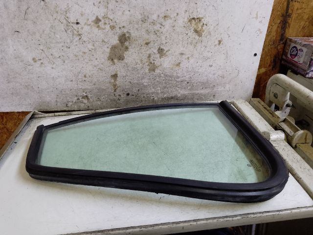 bontott VW GOLF IV Jobb hátsó Fixüveg (Ajtóban)