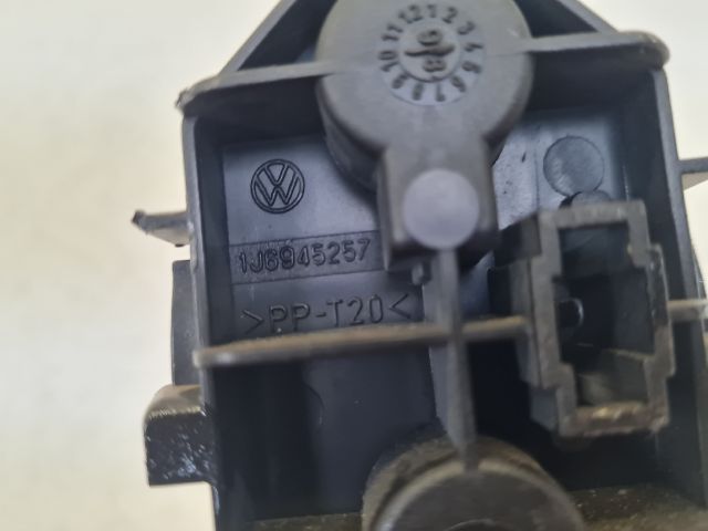 bontott VW GOLF IV Jobb Hátsó Lámpa Foglalat