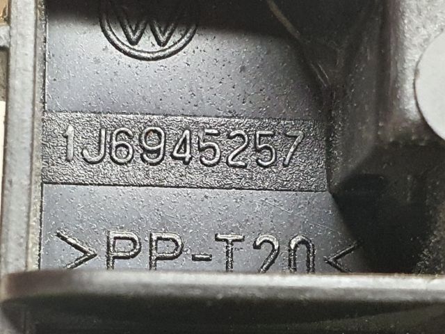 bontott VW GOLF IV Jobb Hátsó Lámpa Foglalat