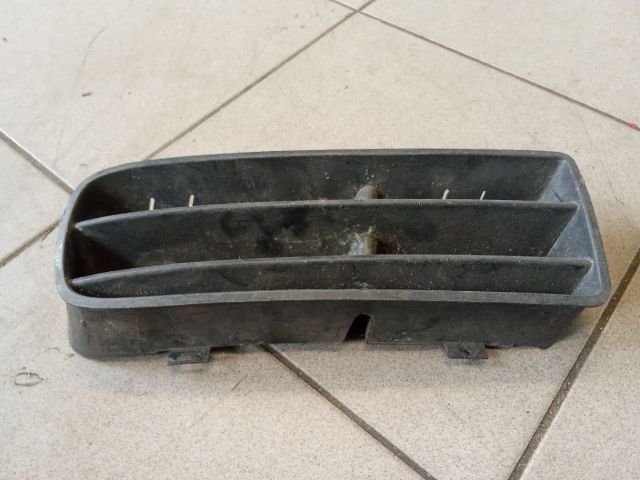 bontott VW GOLF IV Jobb Ködlámpa Rács