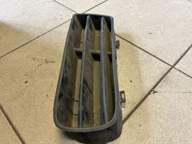 bontott VW GOLF IV Jobb Ködlámpa Rács